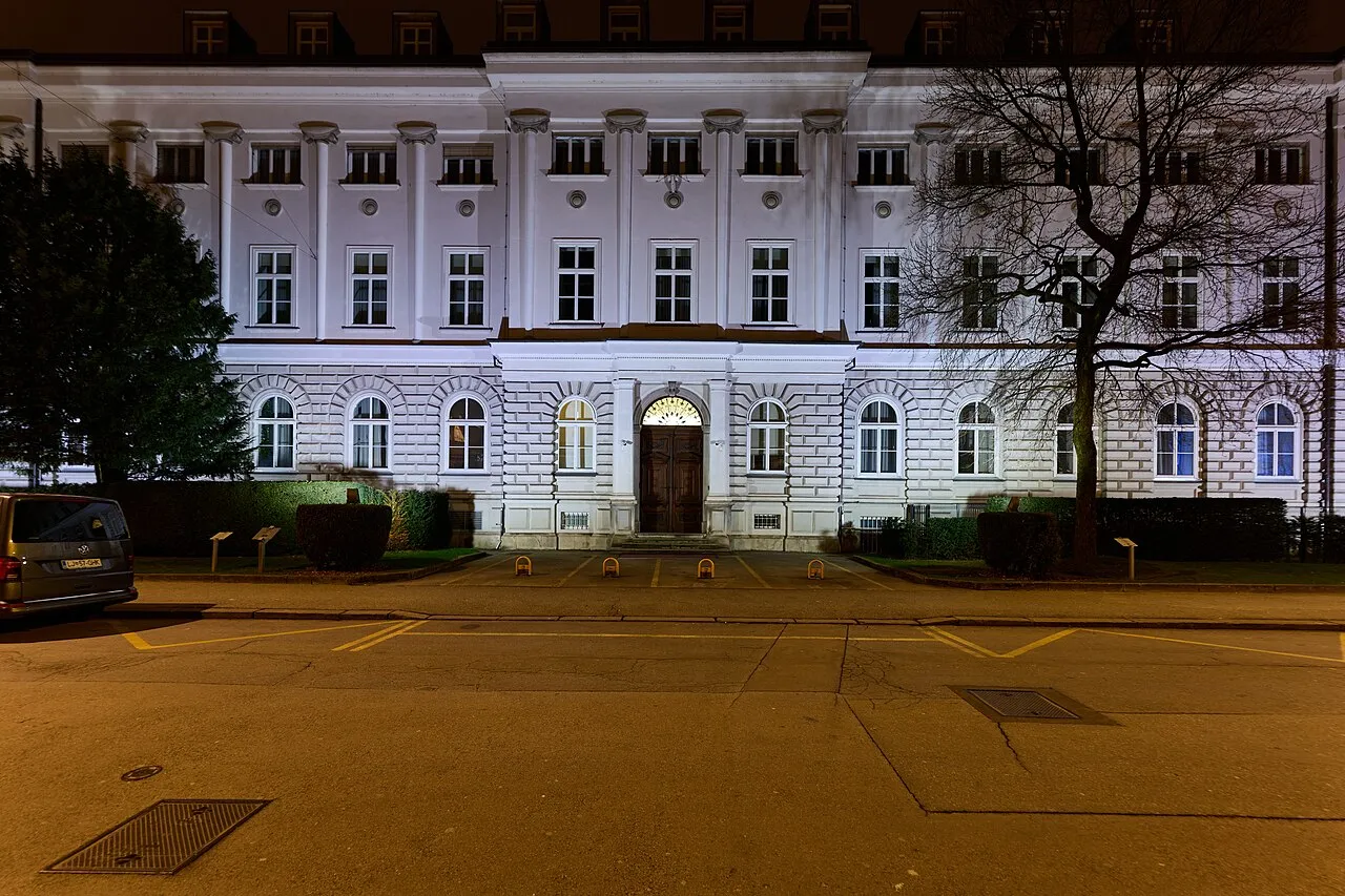 Oud gedeelte van het gebouw van de Državni zbor, het Sloveense parlement, in Ljubljana.