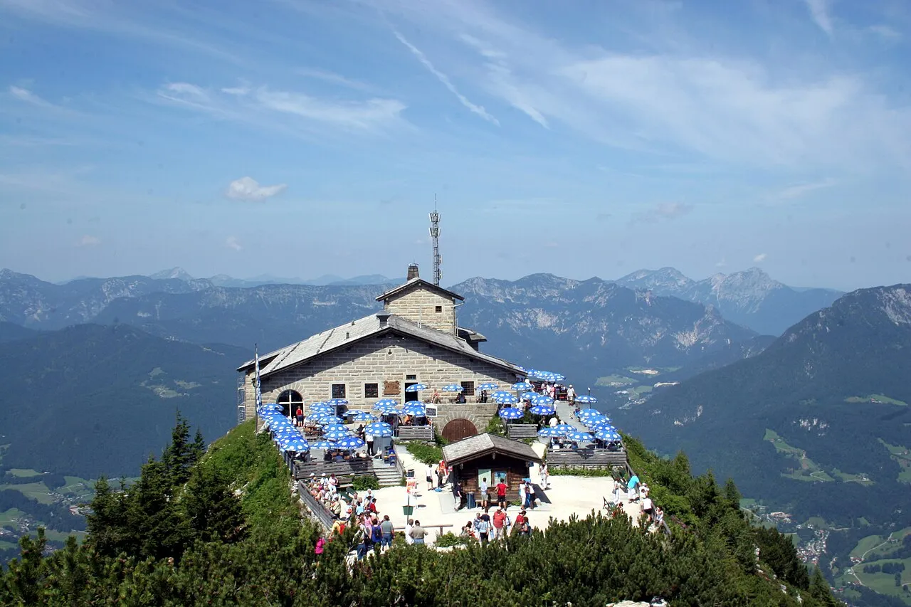 Het Kehlsteinhaus ('Adelaarsnest') op de Obersalzberg bij Berchtesgaden, zoals het gebouw er voor de brand van 2026 bij stond.