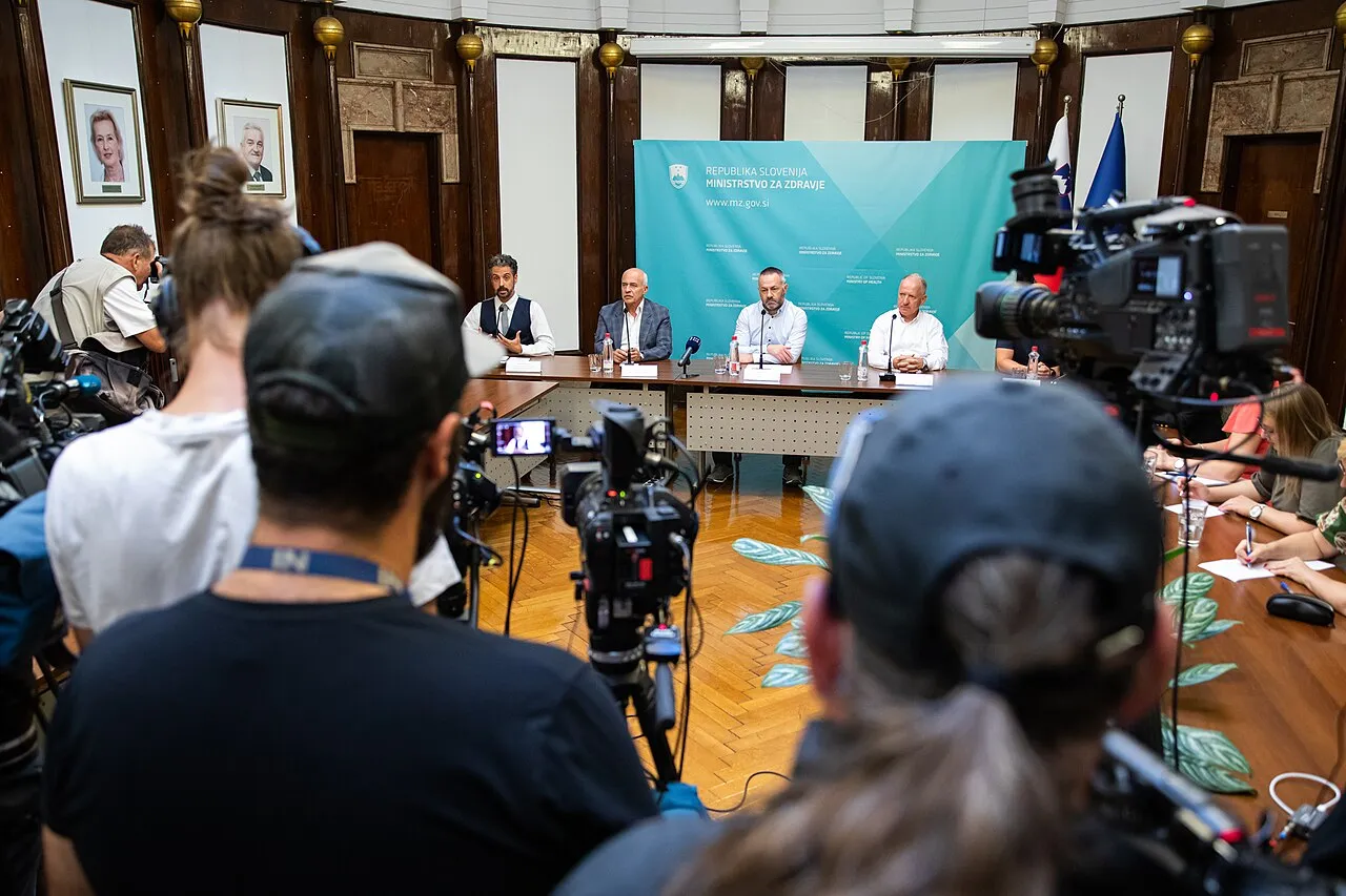 Persconferentie bij het Sloveense ministerie van Gezondheid.