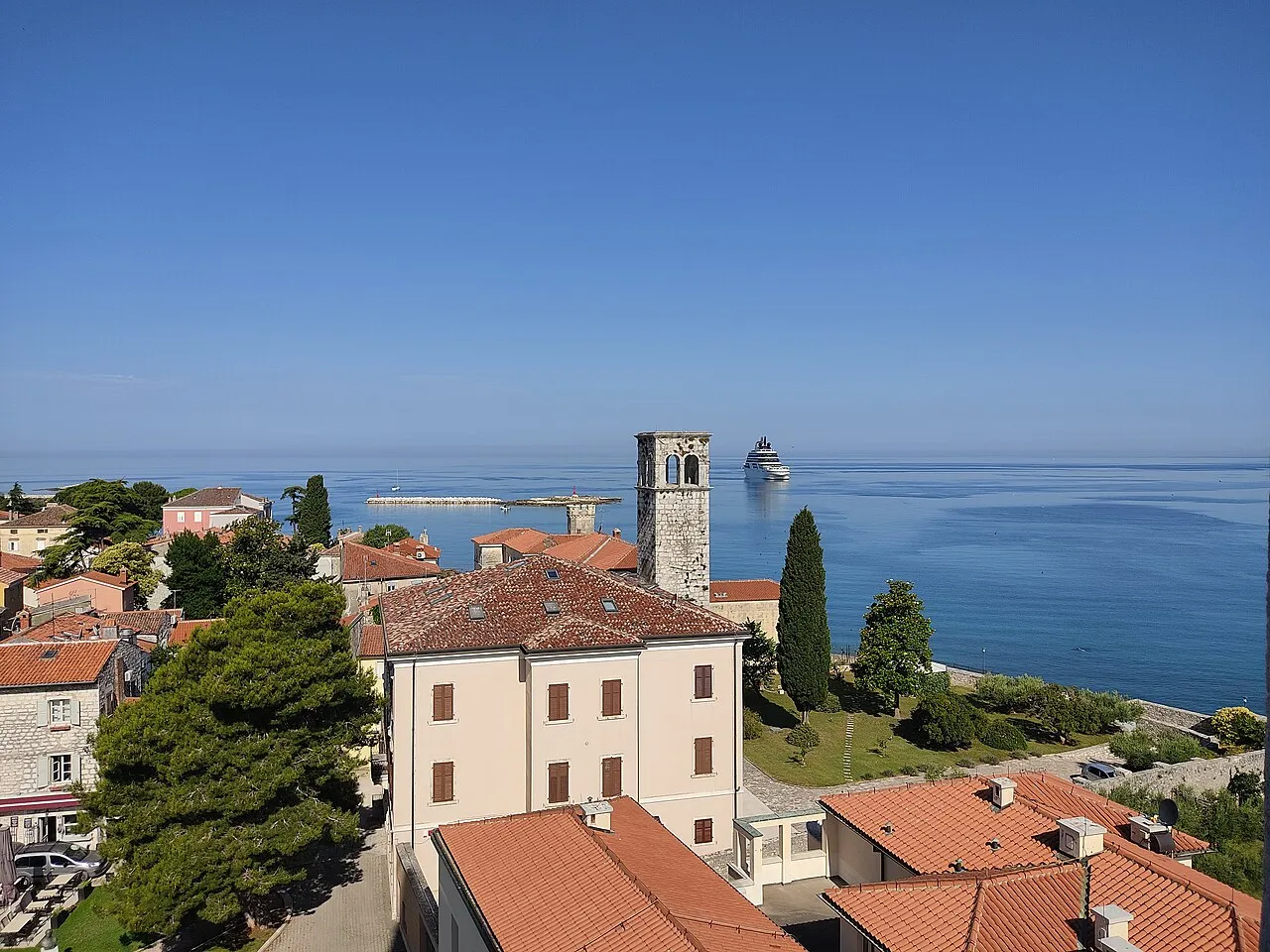De kustplaats Poreč in Kroatië, waar de Ironman 70.3-triatlon wordt gehouden.