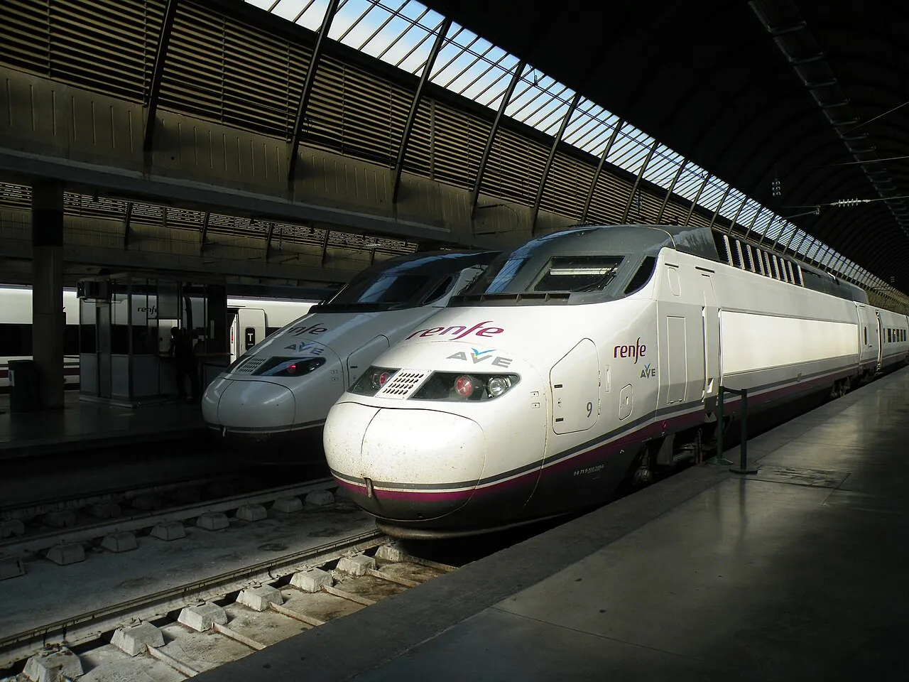 Een hogesnelheidstrein van het type Renfe AVE S-100, zoals betrokken bij de treinbotsing in Toledo.